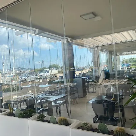 Апартаменти Moys Sea View *