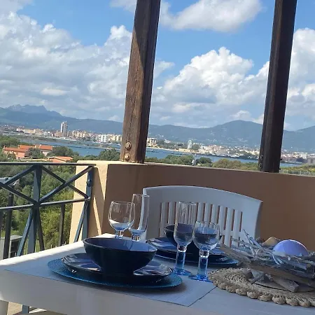 Moys Sea View Апартаменти *